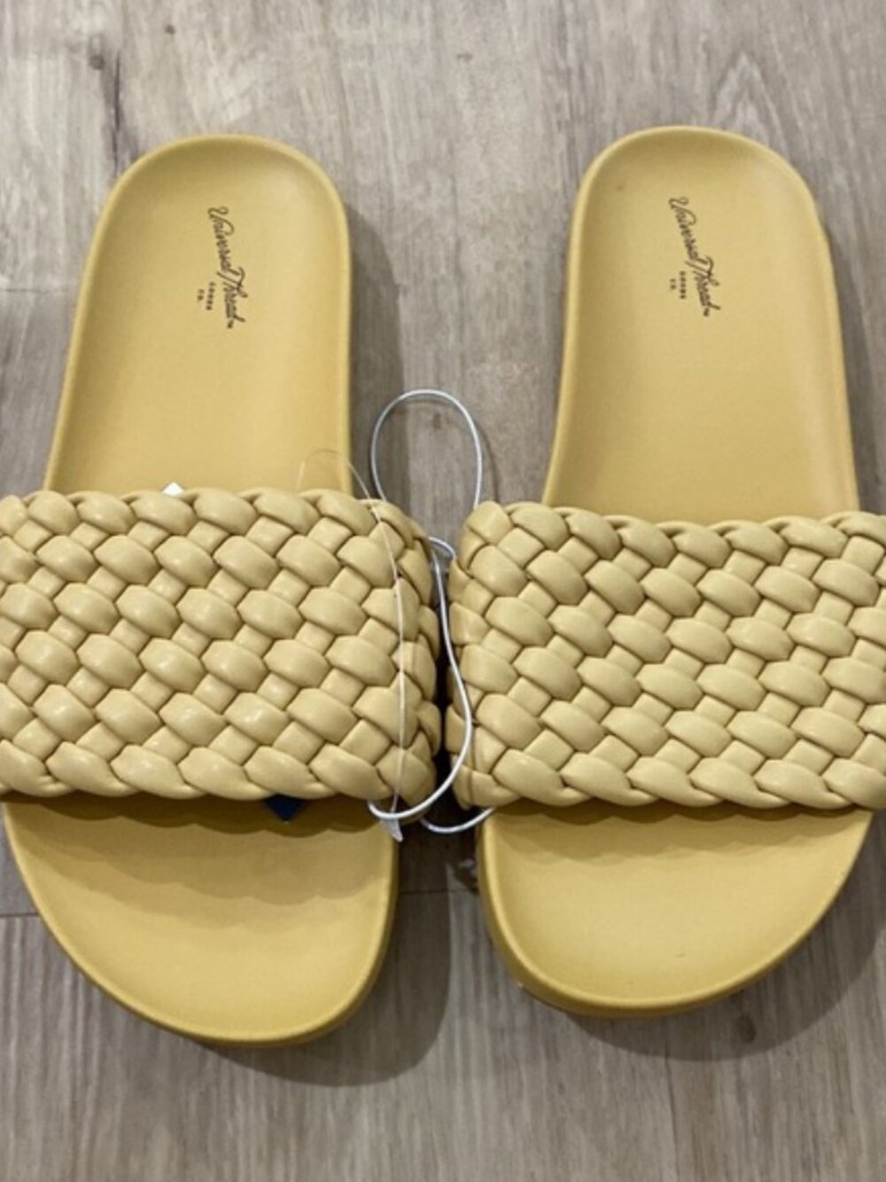 NEW Women’s Universal Thread Polly Sandals
